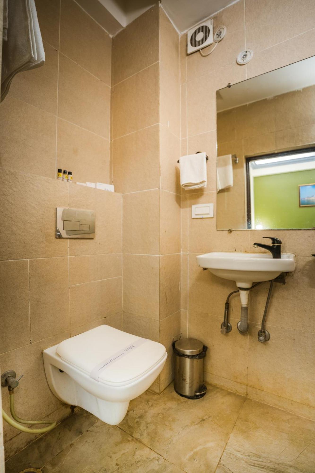 Tripli Hotels Silver Shine Varanasi Exterior photo