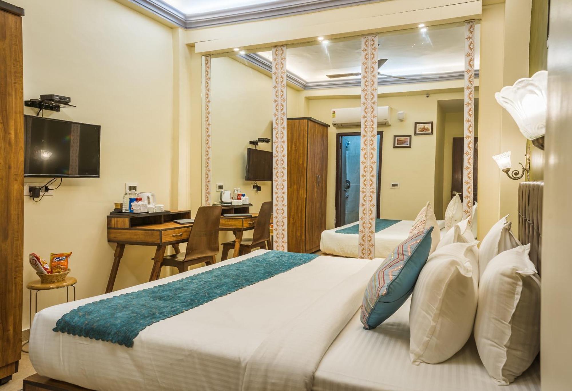 Tripli Hotels Silver Shine Varanasi Exterior photo