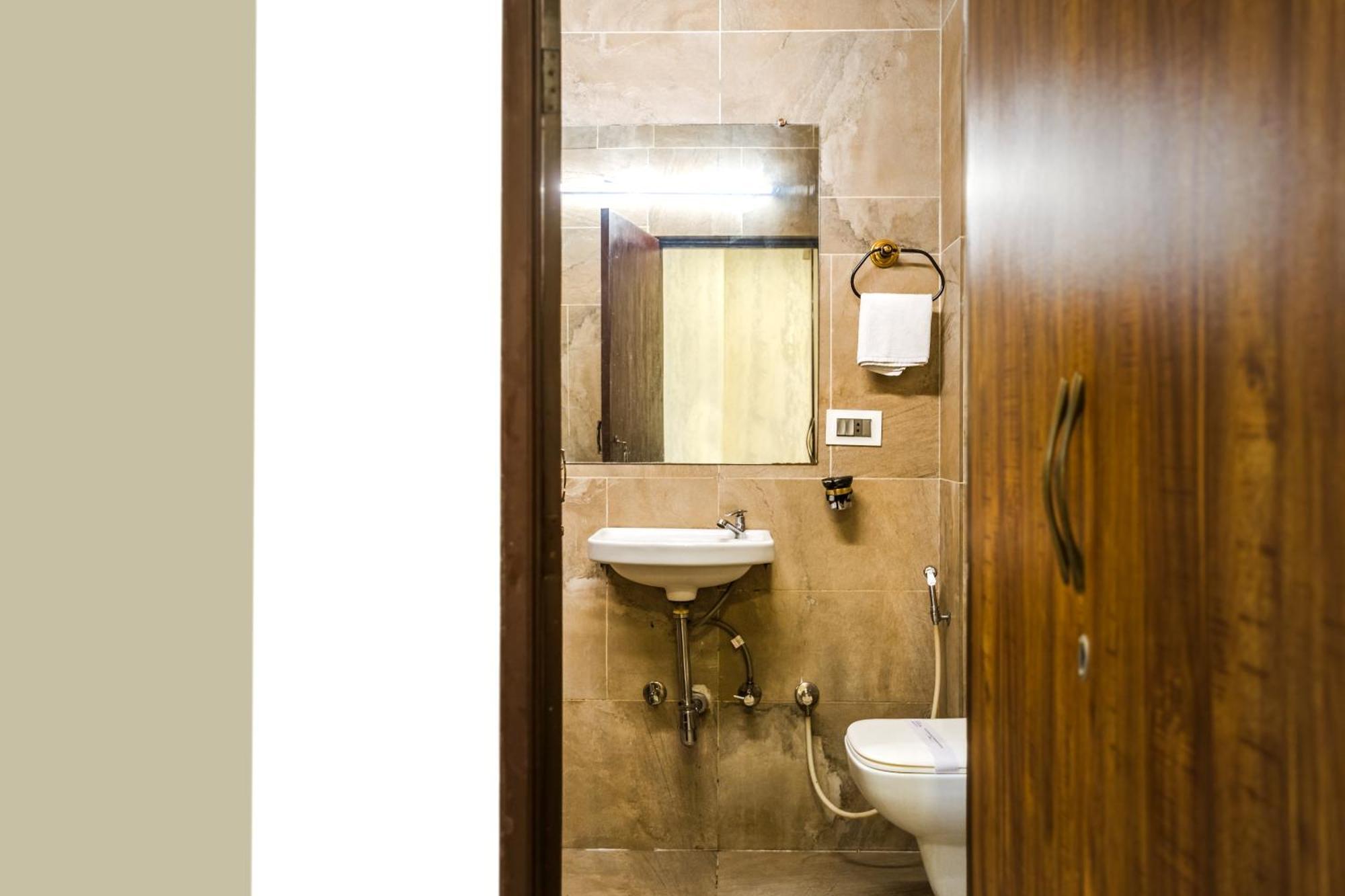 Tripli Hotels Silver Shine Varanasi Exterior photo
